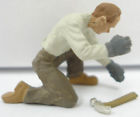 1364 Arttista Man Stooping W-hammer