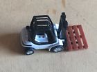 9797  Welly Gauge Model Train Diecast Accessory White Dock Forklift Load