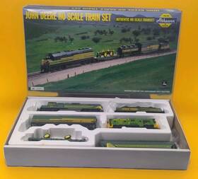 05077 Athearn John Deere Ho Scale Train Set Including Two 4010 Tractors