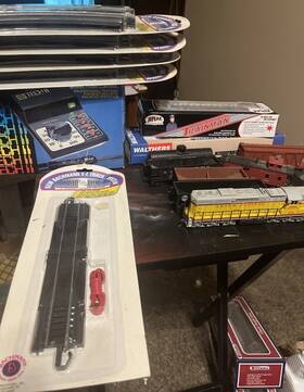 Atlas 843375014988 Ho Scale Train Set Ready To Run With Power Pack Locomotive Freight Caboose Track