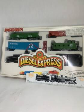 Bachmann 022899000916 Ho Scale Diesel Express Electric Train Set Preowned