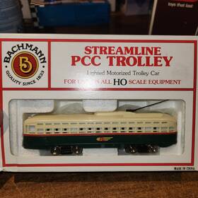 Bachmann 022899008271 Ho Scale Streamline Pcc Trolly Lighted Motorized Trolley Car