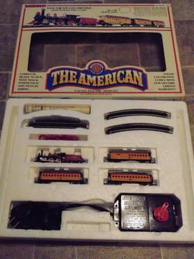Bachmann 022899244051 The American 4-4-0 Steam Locomotive With Tender And 3 Cars N Scale Train Set