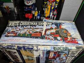 Bachmann 022899900230 G Scale Big Haulers White Christmas Express Locomotive Train Set