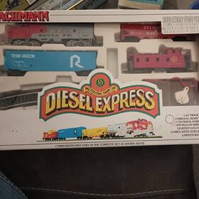 Bachmann 10-607 Diesel Express Ho Starter Set Lighted Locomotive Box Car Caboose Track