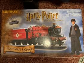 10914 Bachmann Harry Potter Hogwarts Express Train Set