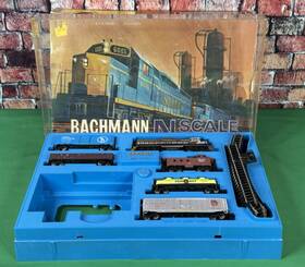 Gp-40 Bachmann 4328 Vintage N Scale Set # Diesel And Car 2500 Canadian Pacific