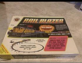 Bachmann 49-95308 Rail Blazer 103-piece Ho Scale Analog Train Starter Set Union Pacific