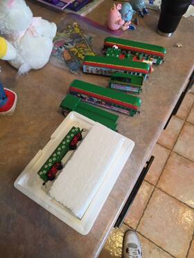 Bachmann K10277 Peanuts Hawthorne Village Christmas Express Train Set Ho 2 Engines Coa