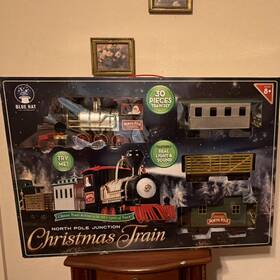 Blue Hat Bh13001 North Pole Christmas N Gauge 30pc Starter Set With Light And Sound