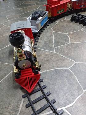 2705038 Blue Hat Toy Company North Pole Junction Christmas 34piece Train Set 20ft Of Track