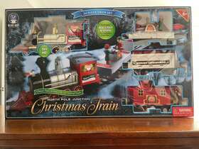 Blue Hat Toy Company 843479112177 New 2018 North Pole Junction Chirstmas Train 34 Pc Set Animated