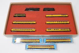0001-008510 Con-cor N Scale Chessie Safety Express With 3 Coach Add-on Train Set