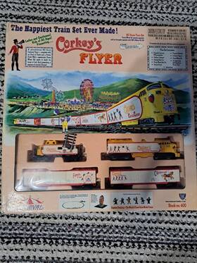 Corkeys 051108004001 Flyer Carnival Ho Train Set With Locomotive Box Car Ferris Wheel And Power