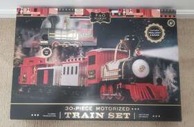 Fao Schwartz 843479112733 30 Piece Motorized 18 Foot Classic Train Set Brand Open Box