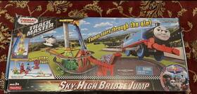 Dhl93 Fisher-price Trackmaster Thomas And Friends Sky-high Bridge Jump Starter Set