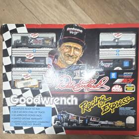 Goodwrench Ot0422n-a Racing Express Ho Starter Set Lighted Locomotive Box Car Caboose Tank