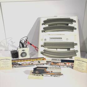Gar-3 Hawthorne Village Vtg Chicago Bears Express Locomotive 2 Train Cars Tracks Coa
