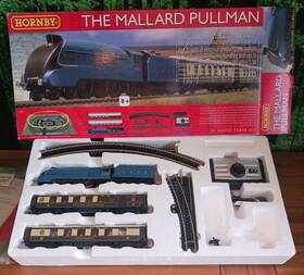 R1202 Hornby Model Train Set- The Mallard Pullman-