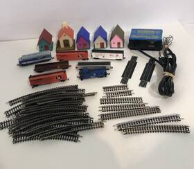 106-0031 Kato Thunder Line N Scale Train Set - Power Pack 7 Cars 5 Buildings 34 Tracks