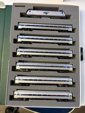 Kato 106-8001-bndl-dcc N Scale Amtrak Acs-64 And Amfleet 7 Unit Set Dcc Lighted Interior