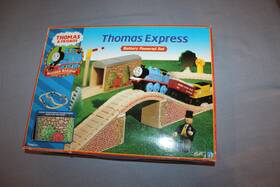 Learning Curve 796714997100 Wooden Railway Thomas Th Train Battery Powered Express Set Clickety-clack Track