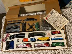 Life-like 077071087278 Trains Heavy Hauler Ho Scale Santa Fe Electric Train Set # 8727 Clean