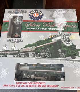 Lionel 023922302052 Silver Bell Express Christmas Train Set