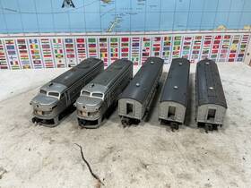 1464w Lionel 2023/2023/2421/2422/2423 Train - Set Union Pacific A-a Diesel Engine / Passenger Cars