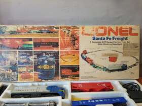 6-1383-1387 Lionel 6-1383 T Vintage Santa Fe Freight Train Set. Looks Complete