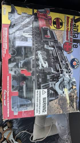 Lionel 7-11993 Santa Fe G-gauge Battery Powered Freight Train Starter Set Analog Dc