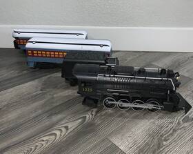 71-1022-250 Lionel The Polar Express - Train Set Remote Control Christmas Tracks Smoke Whistle