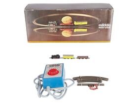 8909s Marklin Z Scale Steam Tank Engine And Freight Car Set Ln/box