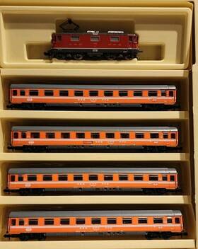51107300 Minitrix N Scale Special Passenger Set Sbb Ffs #1073 Locomotive And 4 Cars