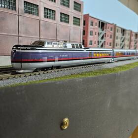 201002 Rapido Trains 200002 Penn Central Turbo Train Ho Scale
