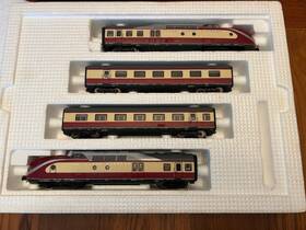 43011 Roco Ho Scale Tee 4 Car Passenger Set- 1 Powered Unpowered Locomotive