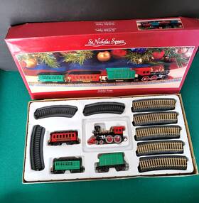 St. Nicholas Square 789683001879 Vintage Holiday Train 4 Piece 36 Track Pieces- Nib