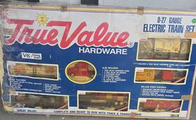 True Value K-1168 O-27 Southern Pacific Starter Train Set Diesel Switcher