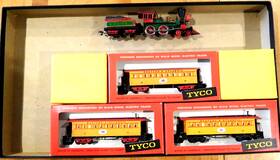 T-618 Tyco Inch Dixie Belle T618 Train Set General 4-4-0 Steam Engine And 3 Passenger Cars