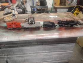 R72402 Usa Trains R72400 New York Central G S4 Diesel Locomotive Freight Train Set