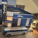 Mth Rail King 30-9040 Greyhound Station Scale, Lighted & 2 Buses. Fixed Price $200.00.