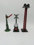 Marx Gauge Assorted Accessories 418, 416A & Sign 3. Fixed Price $34.99.