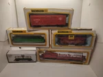 Bachmann Ho Santa Fe GP40 Diesel 0761, Plus Cars, Track & Power And Bridge. Fixed Price $75.00.