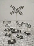 Lionel 309-29 Railroad Crossing Sign & Metal Base Mixed Lot ( 6-PCS). Fixed Price $39.98.