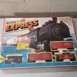 Vtg 1992 Toys "r" Us Ho Scale Express Electric Train Set W/box. Fixed Price $95.00.