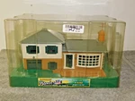 Bachmann Trains 45302 Scale Plasticville Split Level House Unused Pre-built #2. Fixed Price $20.00.