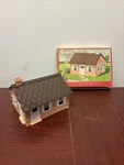 Plasticville 1502 89 Cape Cod House Peach & Brown With Box - And Gauge. Fixed Price $10.00.