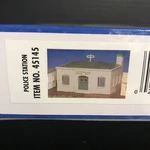 Bachmann 45145 Ho Gauge Police Station Building Kit-nib. Fixed Price $18.75.