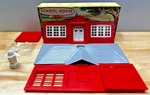 Plasticville O-O27 #1608-100 School Complete Excellent+++++ Condition. Fixed Price $38.99.