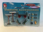 Life-like Trains 433-1853 Scene Master Station Accessories Gauge Nip. Fixed Price $19.99.